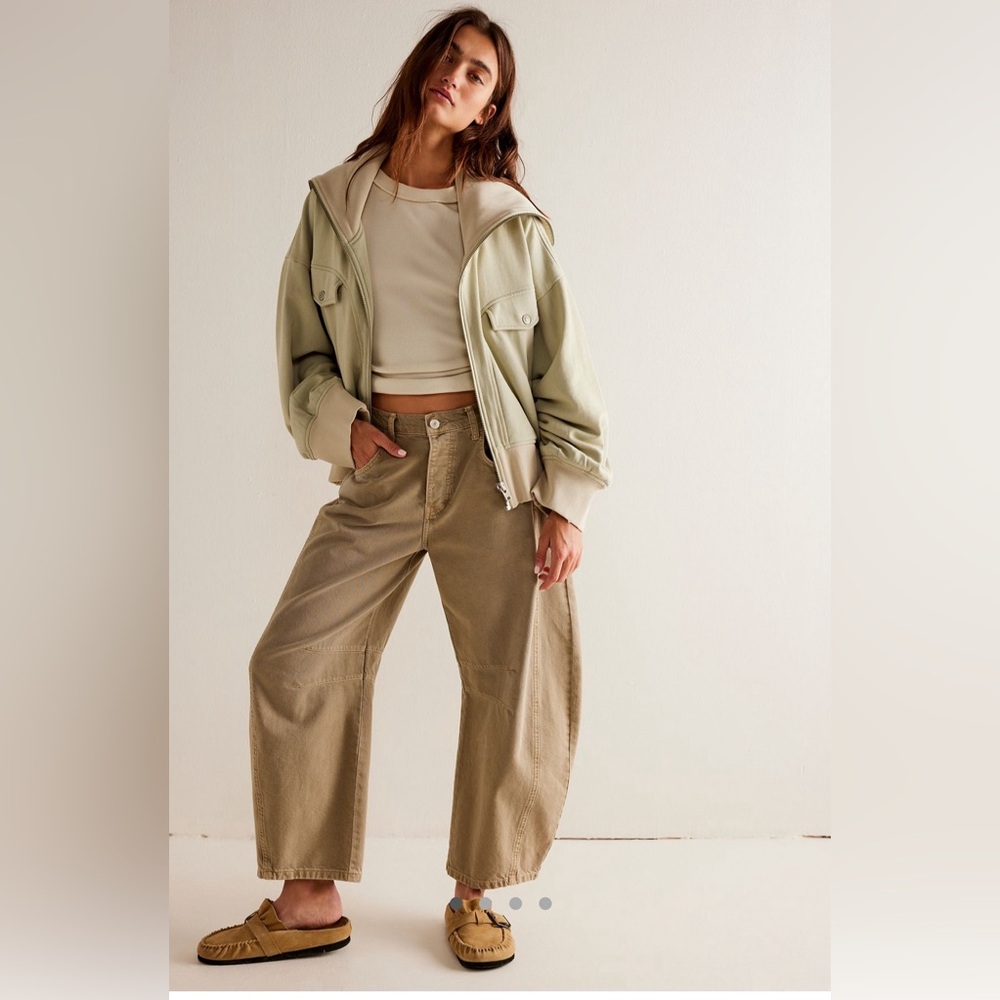 We The Free Good Luck Mid-Rise
Barrel Jeans size 28 (taupe- sold out)